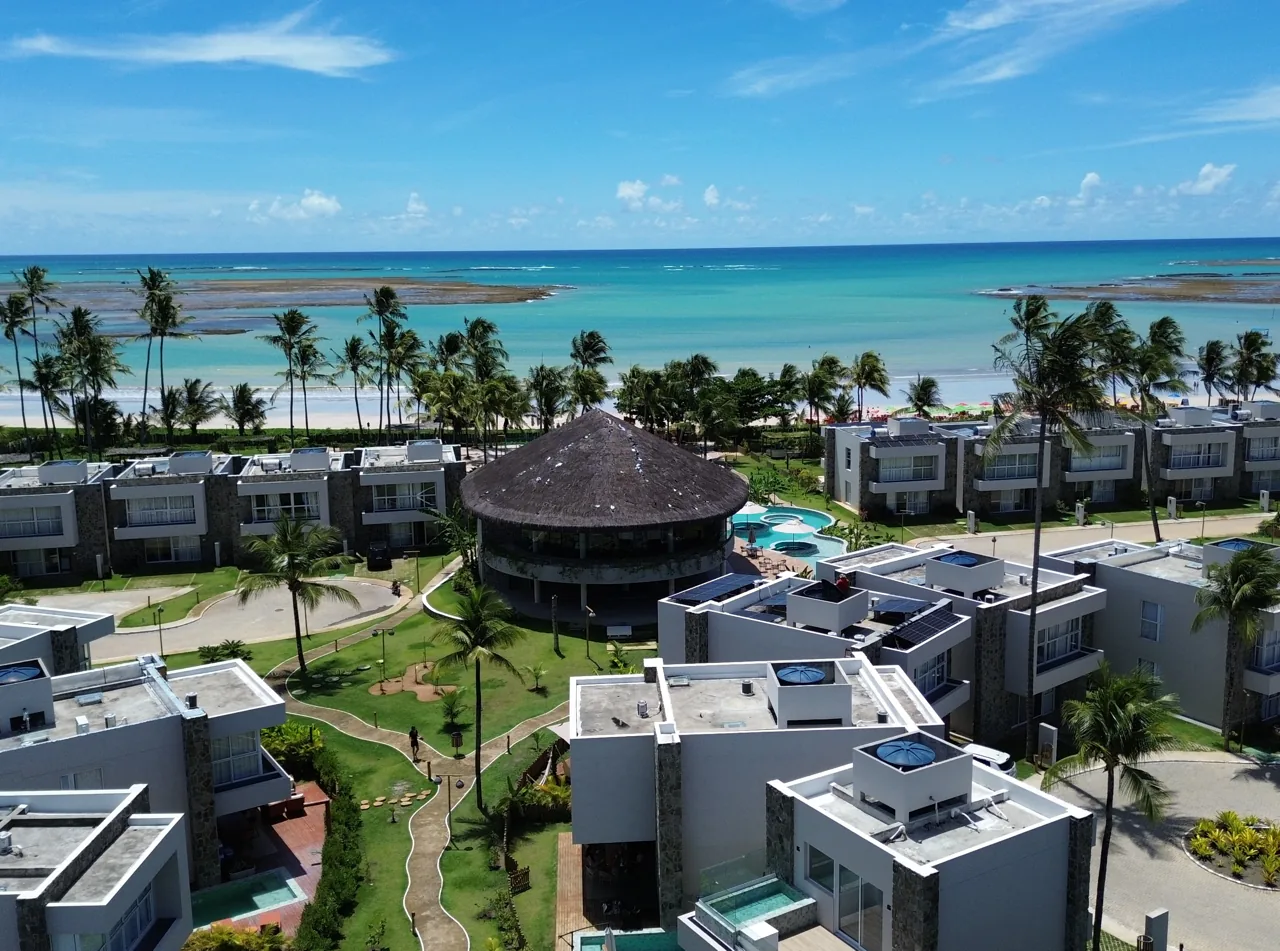 Vista aérea da Morada de Charme, do Naluum Residence e do mar
